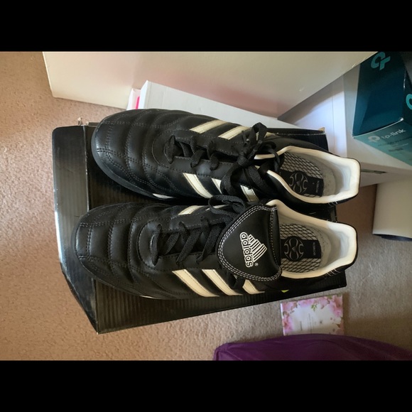 Adidas women’s indoor soccer shoes - Picture 2 of 6